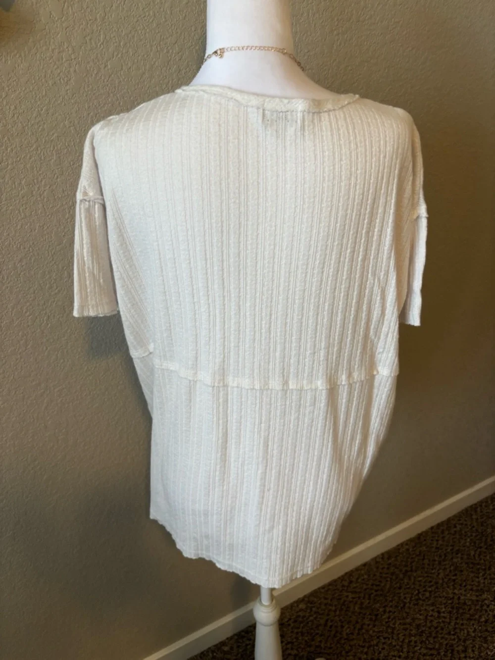 BKE Cream Ribbed V-Neck Short Sleeve Top with Asymmetric Button Trim - Picture 3 of 4